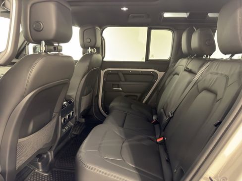 New 2026 Land Rover Defender 110 X-Dynamic SE image 22