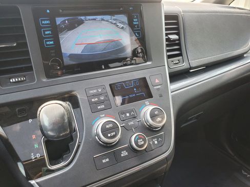 Used 2017 Toyota Sienna SE w/ SE Preferred Package image 51