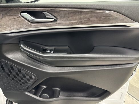 Certified 2023 Jeep Grand Cherokee L Limited image 18