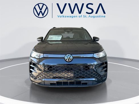 New 2026 Volkswagen Tiguan SE R-Line image 2