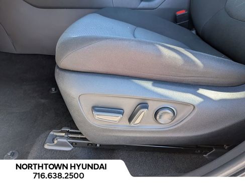 Used 2025 Toyota RAV4 XLE AWD/4WD image 29