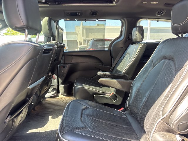 Used 2020 Chrysler Pacifica Limited w/ Advanced Safetytec Group FWD image 11
