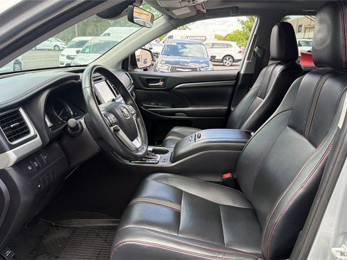 Used 2019 Toyota Highlander SE AWD/4WD image 10