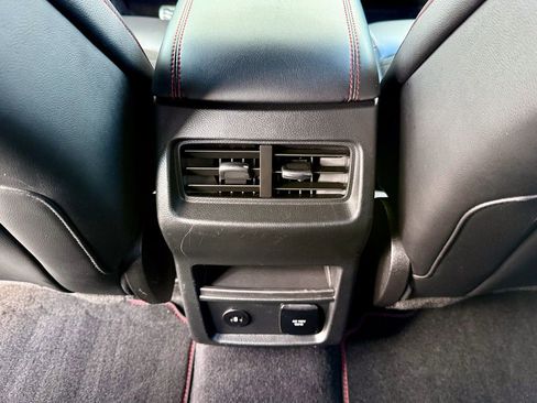 Certified 2024 Ford Edge ST-Line image 32