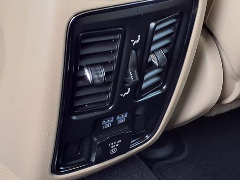 Used 2020 Jeep Grand Cherokee Limited image 17