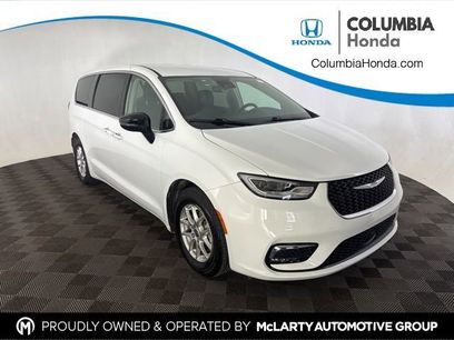 Used 2024 Chrysler Pacifica Touring-L