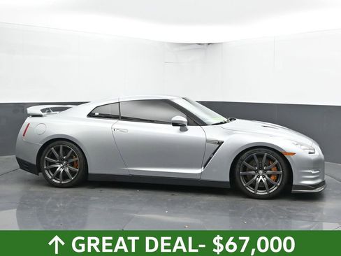 Used 2012 Nissan GT-R Premium image 12