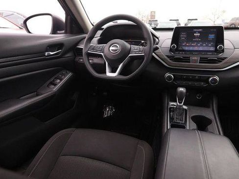 Used 2025 Nissan Altima 2.5 SV FWD image 20