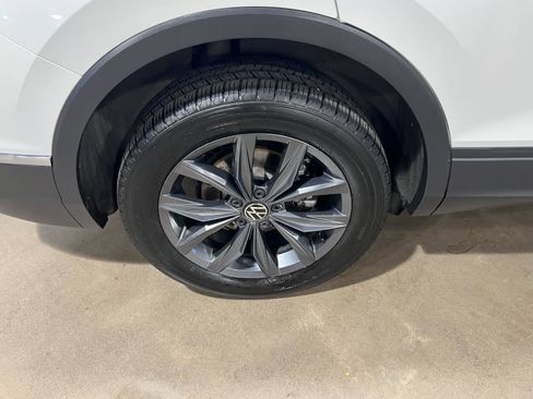 Used 2023 Volkswagen Tiguan SE image 41