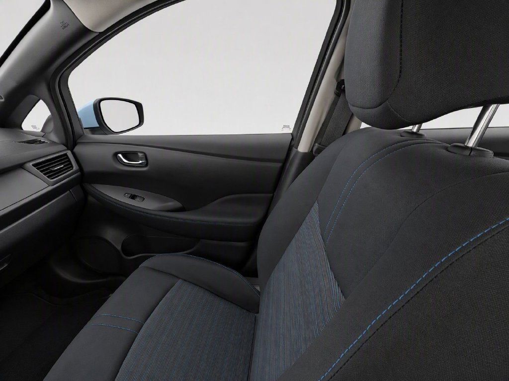 Used 2025 Nissan Leaf S FWD image 30