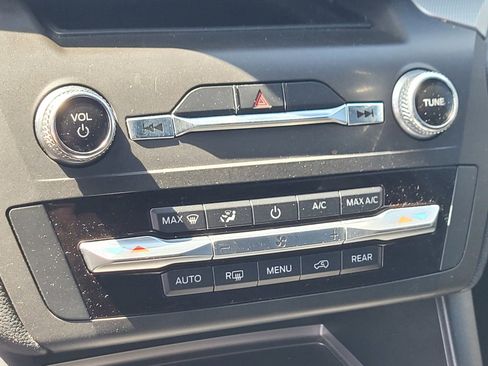 Used 2020 Ford Explorer XLT w/ Equipment Group 202A RWD image 23