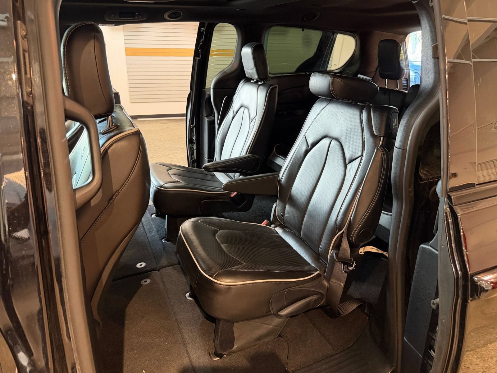 Used 2025 Chrysler Pacifica Limited FWD image 42