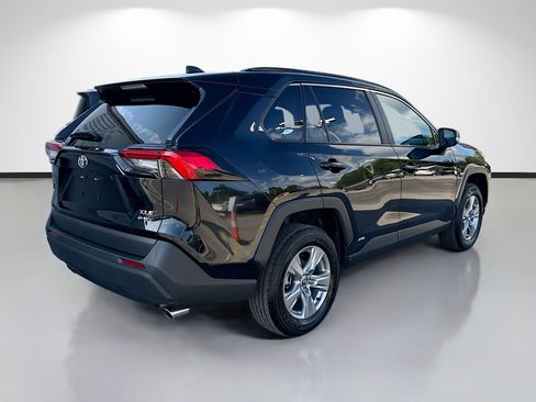 Used 2025 Toyota RAV4 XLE AWD/4WD image 3