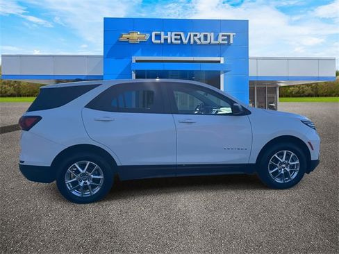 Used 2022 Chevrolet Equinox LS w/ LS Convenience Package image 8