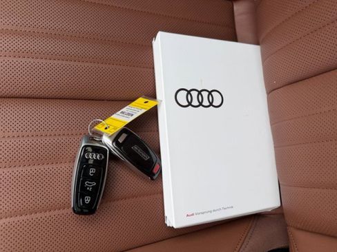 Used 2023 Audi e-tron Premium Plus image 22