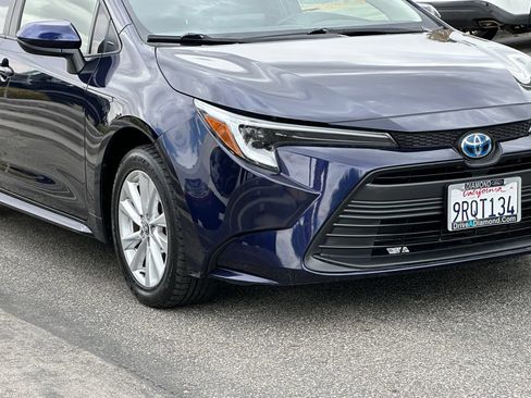 Used 2025 Toyota Corolla LE w/ LE Premium Package FWD image 11