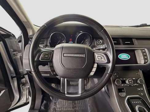 Used 2019 Land Rover Range Rover Evoque SE image 13