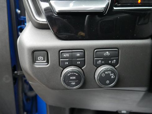 Used 2022 Chevrolet Silverado 1500 LT w/ Z71 Off-Road Package image 11