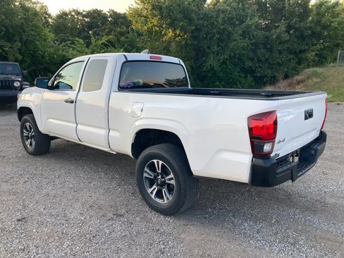 Used 2022 Toyota Tacoma SR AWD/4WD image 5