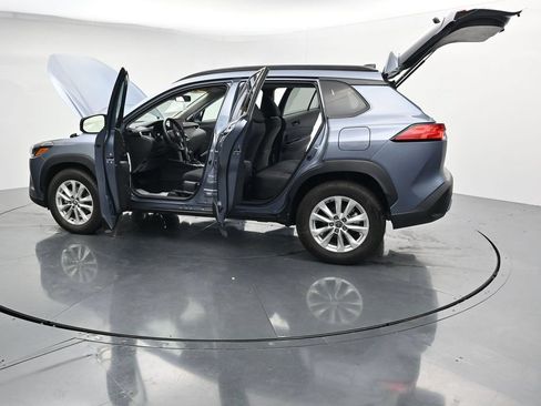 Used 2025 Toyota Corolla Cross LE AWD/4WD image 43