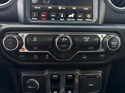 Used 2022 Jeep Wrangler Rubicon AWD/4WD image 25