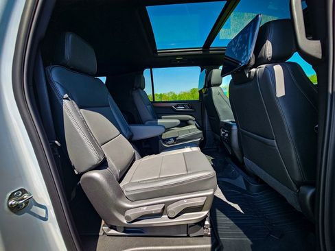 New 2026 GMC Yukon XL Denali w/ Denali Reserve Package AWD/4WD image 47