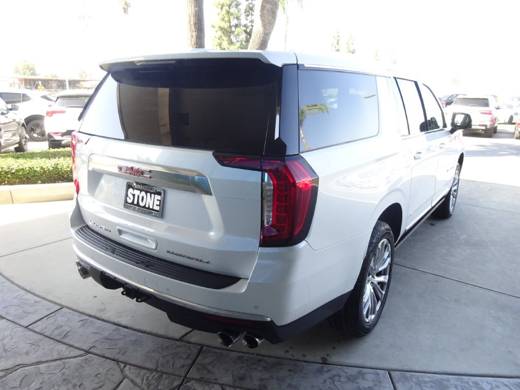 Certified 2022 GMC Yukon XL Denali w/ Denali Premium Package AWD/4WD image 7