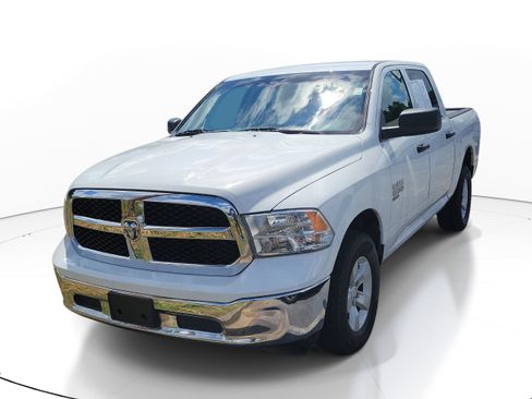 Used 2022 RAM 1500 Classic SLT AWD/4WD image 3