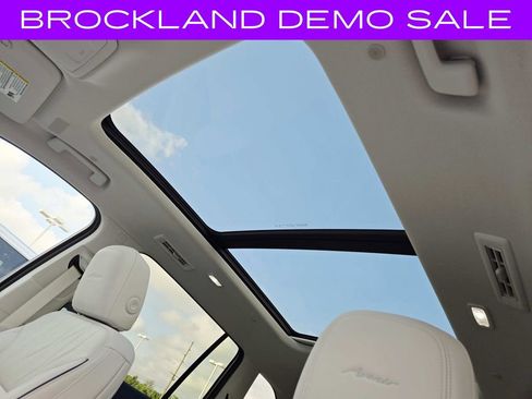 New 2026 Buick Enclave Avenir w/ Super Cruise Package image 9