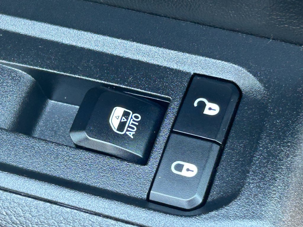 Used 2025 Jeep Compass Trailhawk AWD/4WD image 37