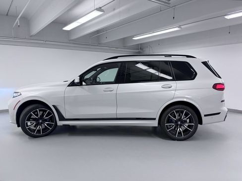 Used 2022 BMW X7 xDrive40i w/ M Sport Package AWD/4WD image 4