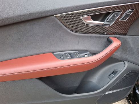 Used 2023 Audi SQ7 Prestige w/ Sport Package image 9