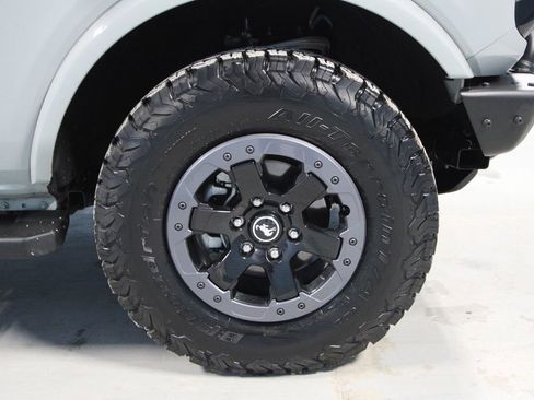 Used 2023 Ford Bronco Outer Banks image 32