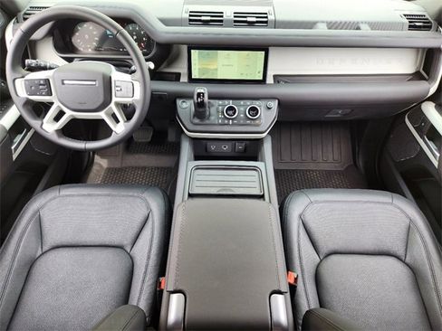 New 2024 Land Rover Defender 110 S image 19