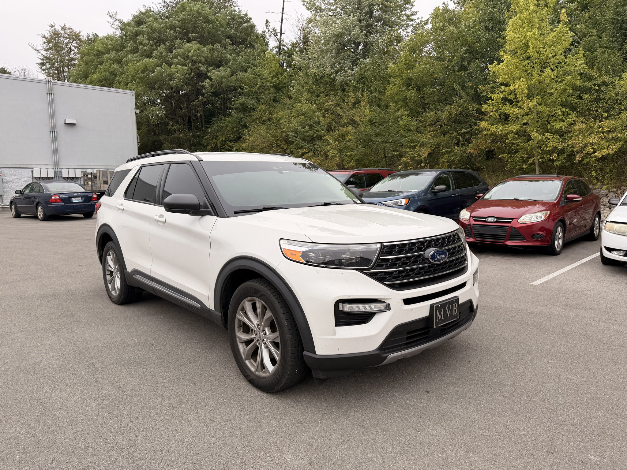 Used 2020 Ford Explorer XLT w/ Equipment Group 202A AWD/4WD image 3