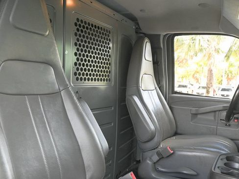 Used 2022 Chevrolet Express 3500 Extended w/ Driver Convenience Package RWD image 17