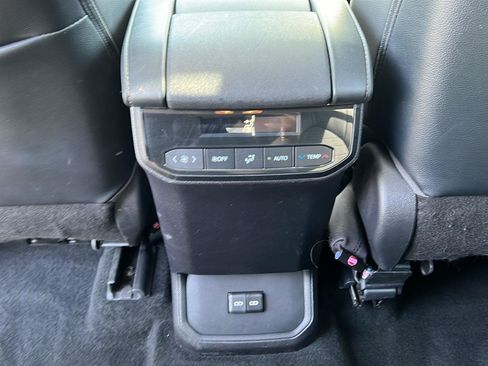Used 2022 Toyota Highlander XLE AWD/4WD image 18