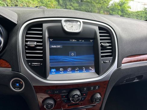 Used 2013 Chrysler 300 RWD image 14