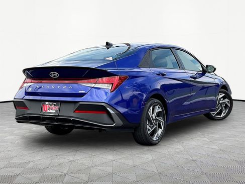 Used 2025 Hyundai Elantra SEL w/ Cargo Package FWD image 6