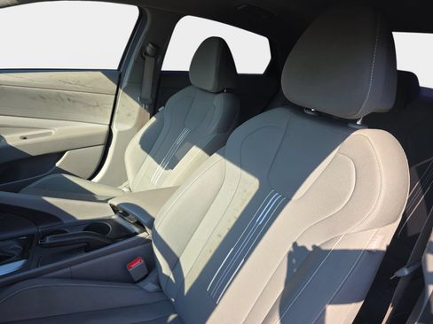 Used 2023 Hyundai Elantra SEL FWD image 10