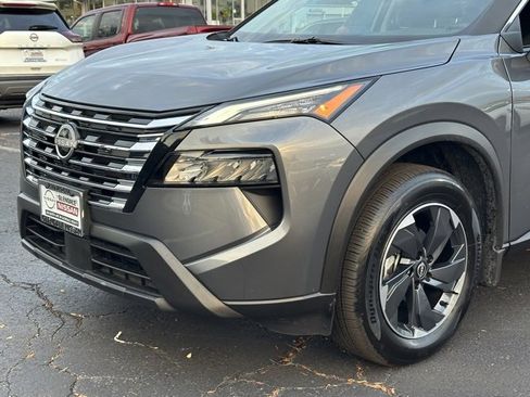 Certified 2025 Nissan Rogue SV image 9