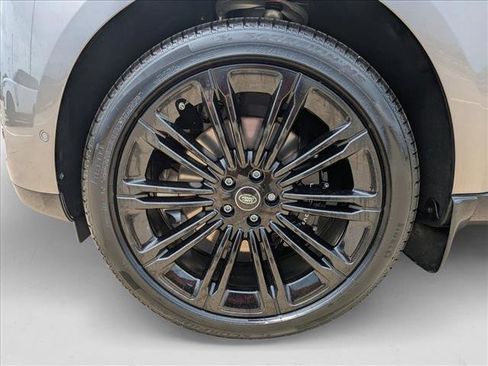 New 2025 Land Rover Range Rover SE image 10