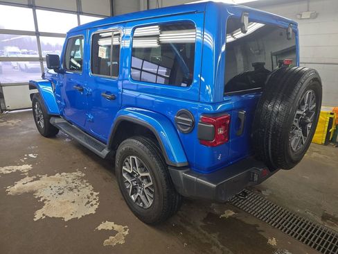 Used 2024 Jeep Wrangler Sahara w/ Technology Group image 4