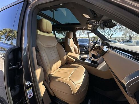 Used 2025 Land Rover Range Rover Long Wheelbase SE image 33