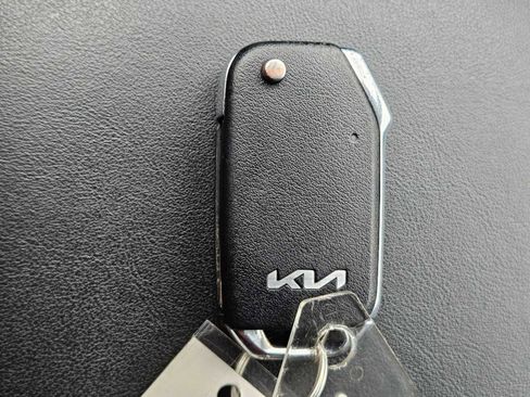 Used 2023 Kia Sorento LX image 34