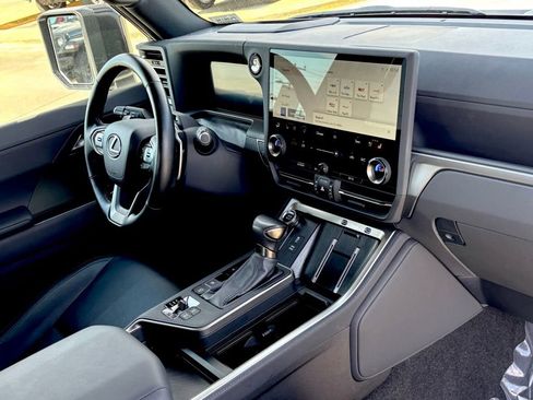 Used 2024 Lexus GX 550 image 28