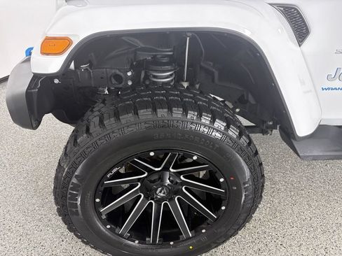 Used 2023 Jeep Wrangler Unlimited Sahara w/ Cold Weather Group AWD/4WD image 32
