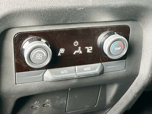 Used 2025 Buick Enclave Preferred AWD/4WD image 25