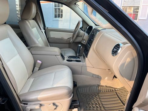 Used 2010 Ford Explorer XLT image 17