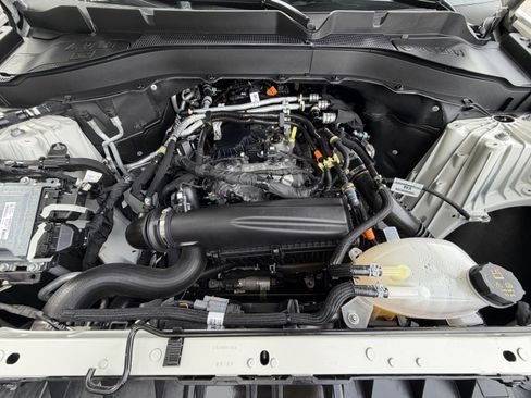 Used 2025 Ford Explorer Active RWD image 10